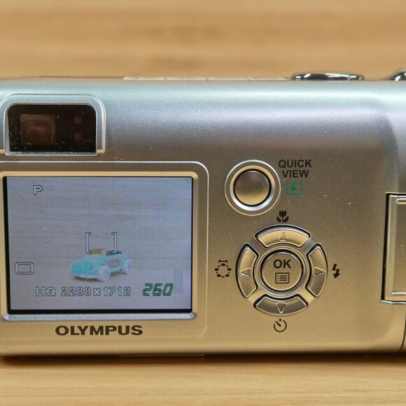 Vintage Olympus D-580 Digital Camera / 4 MP / 3X Optical Zoom / Compact - Picture 5 of 8